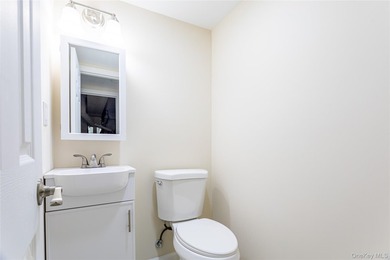Move right into this renovated, Townhouse, with 2-bedrooms, 1.5 - photo 11
