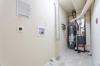 Move right into this renovated, Townhouse, with 2-bedrooms, 1.5 - photo 12