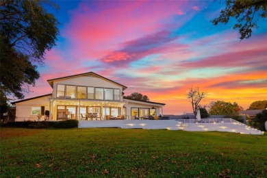 Expansive water views from this spacious home nestled among - Lake Home For Sale in Trinidad, Texas