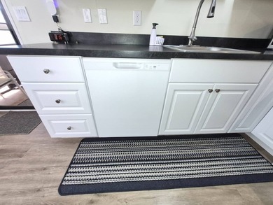 Charming Renovated 1986 DRE Mobile Home in , Largo This - photo 9