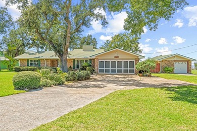 PRICE REDUCED!! BRING ALL OFFERS!! Experience true waterfront - photo 1