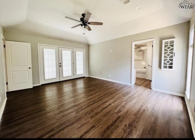 Updated 3 bedroom, 2 bath Country Club home on a corner lot! The - photo 9