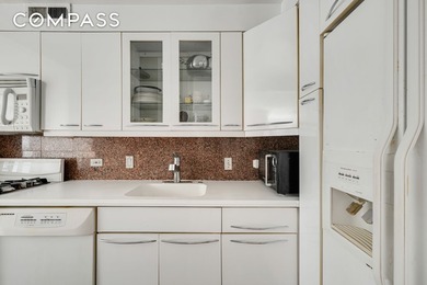 Spacious, bright and pet-friendly 2 bedroom is now available in - photo 8