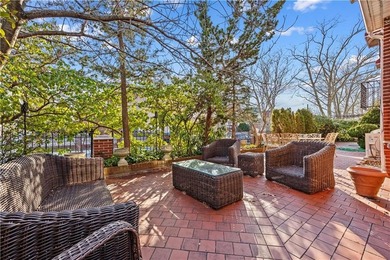 Discover your dream home in the heart of Bay Ridge! This - photo 3