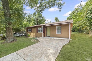 Well maintained solid block home on over 1/5 acre with beautiful - photo 3