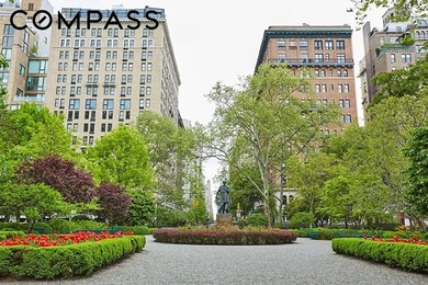 Top floor penthouse oversized home lovingly renovated in one of - photo 4