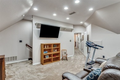 Welcome to this stunning custom home nestled at the end of a - photo 20