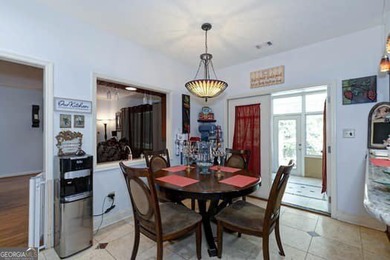 Owners are purchasing additional property & moving in the near - photo 8