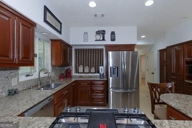 Owners are purchasing additional property & moving in the near - photo 10