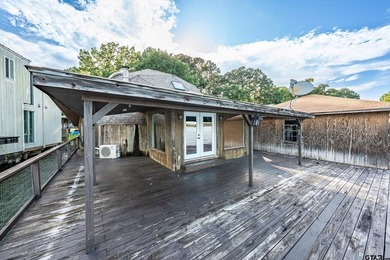Welcome to your own waterfront retreat on beautiful Lake - photo 32