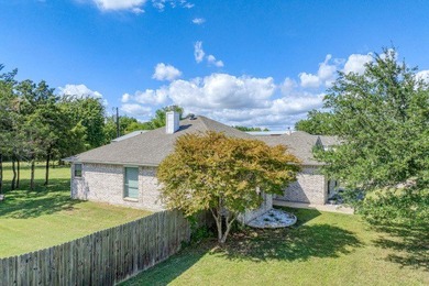 Welcome to this beautiful 3-bedroom, 2-bath, brick home that - photo 5