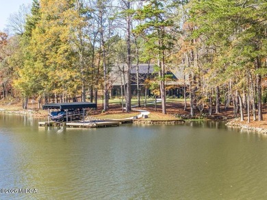Lake Front Living at its Best!! Fully Furnished Stunning Newly - photo 1