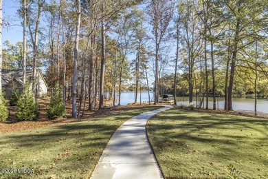Lake Front Living at its Best!! Fully Furnished Stunning Newly - photo 5