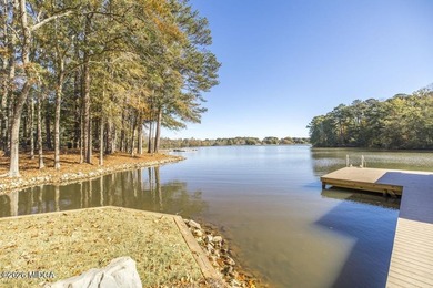 Lake Front Living at its Best!! Fully Furnished Stunning Newly - photo 6