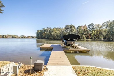 Lake Front Living at its Best!! Fully Furnished Stunning Newly - photo 7