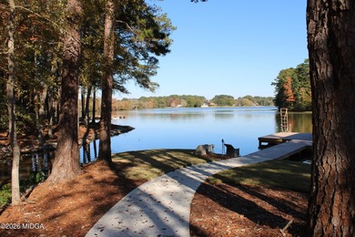Lake Front Living at its Best!! Fully Furnished Stunning Newly - photo 8