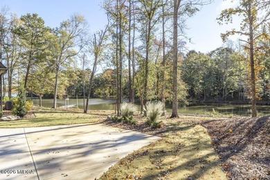 Lake Front Living at its Best!! Fully Furnished Stunning Newly - photo 9