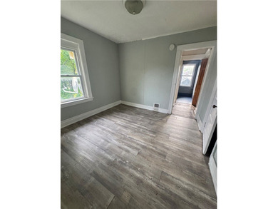 Amazing investor opportunity with strong cash flow potential! - photo 3