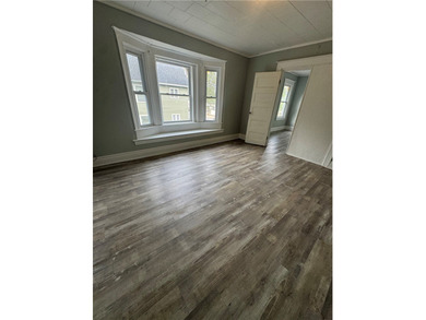 Amazing investor opportunity with strong cash flow potential! - photo 4