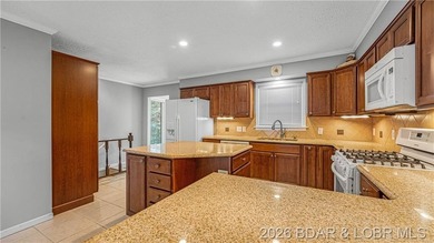 MOTIVATED SELLER-PRICE IMPROVED! The location on this 3 bed 2 - photo 3