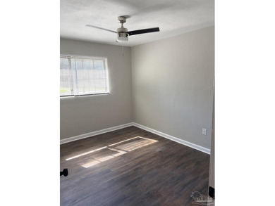 Step into this prime Pensacola opportunity! This modern block - photo 9