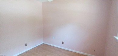 Charming brick ranch situated on a cul-de-sac with a - photo 15