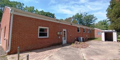 Charming brick ranch situated on a cul-de-sac with a - photo 29