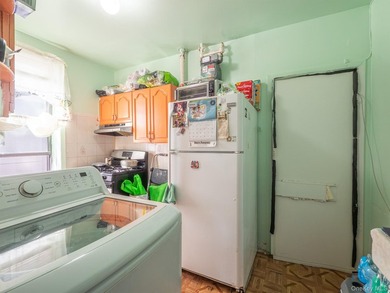 Opportunity awaits in East Tremont, The Bronx! Enjoy a - photo 13
