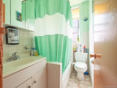 Opportunity awaits in East Tremont, The Bronx! Enjoy a - photo 15