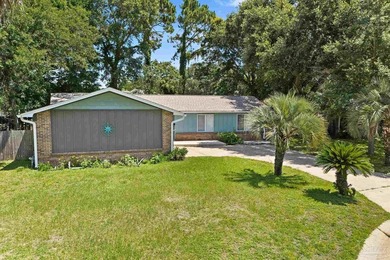 OPEN HOUSE THIS SUNDAY 12-2PM !! Tucked away on a quiet - photo 2