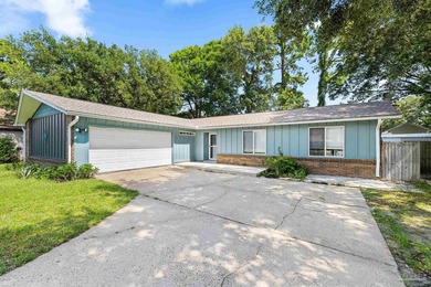 OPEN HOUSE THIS SUNDAY 12-2PM !! Tucked away on a quiet - photo 4