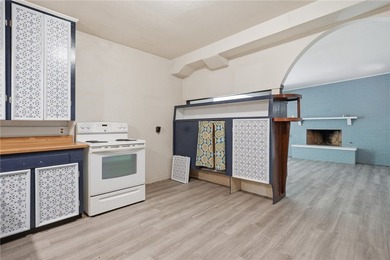 Don't miss out on this charming 2-bdrm,1 bath cottage peacefully - photo 13