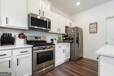 Privacy, peaceful wooded views, and modern construction come - photo 13
