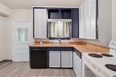 Don't miss out on this charming 2-bdrm,1 bath cottage peacefully - photo 14