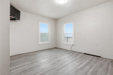 Don't miss out on this charming 2-bdrm,1 bath cottage peacefully - photo 15