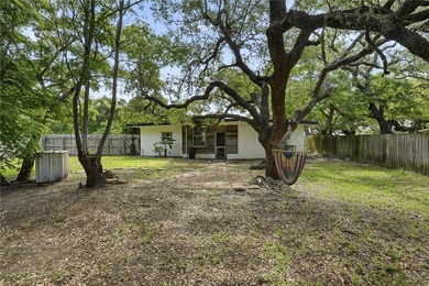 Don't miss out on this charming 2-bdrm,1 bath cottage peacefully - photo 22
