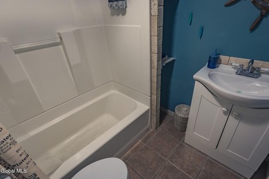 Charming, move-in-ready cottage in Broadalbin, just steps from - photo 22