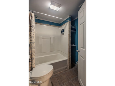 Charming, move-in-ready cottage in Broadalbin, just steps from - photo 23
