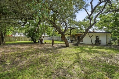 Don't miss out on this charming 2-bdrm,1 bath cottage peacefully - photo 24