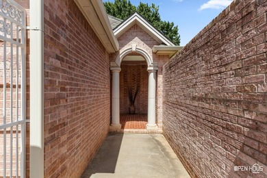 The heart of the home has a whole new look! This beautiful home - photo 4