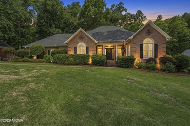 Tucked away in the desirable Barrington Hall golf course - photo 2