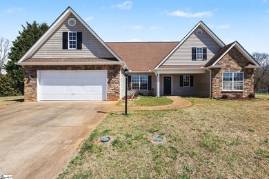 Welcome to 1 LONG POND COURT in GREER, a well-maintained 3 - photo 1