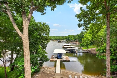 4 BED/4.5 BATHS/3600+ SQ.FT., 115' LAKEFRONT ON 2 LOTS WITH - photo 16