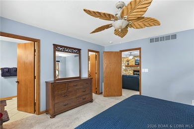 4 BED/4.5 BATHS/3600+ SQ.FT., 115' LAKEFRONT ON 2 LOTS WITH - photo 18