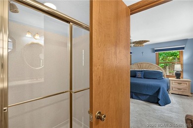 4 BED/4.5 BATHS/3600+ SQ.FT., 115' LAKEFRONT ON 2 LOTS WITH - photo 20