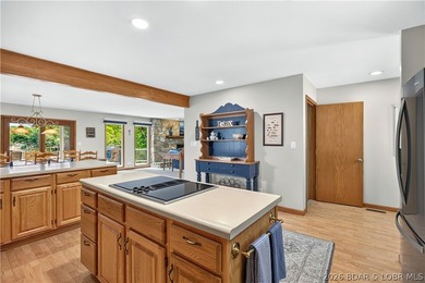 4 BED/4.5 BATHS/3600+ SQ.FT., 115' LAKEFRONT ON 2 LOTS WITH - photo 22