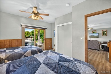 4 BED/4.5 BATHS/3600+ SQ.FT., 115' LAKEFRONT ON 2 LOTS WITH - photo 32