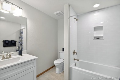 4 BED/4.5 BATHS/3600+ SQ.FT., 115' LAKEFRONT ON 2 LOTS WITH - photo 33