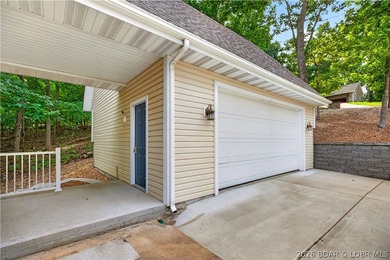 4 BED/4.5 BATHS/3600+ SQ.FT., 115' LAKEFRONT ON 2 LOTS WITH - photo 49