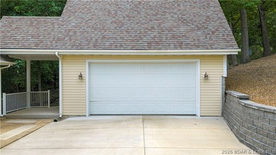 4 BED/4.5 BATHS/3600+ SQ.FT., 115' LAKEFRONT ON 2 LOTS WITH - photo 50